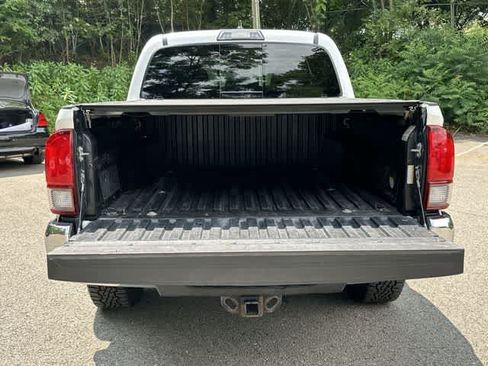 Used 2018 Toyota Tacoma TRD Off-Road AWD/4WD image 25
