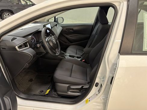 Used 2025 Toyota Corolla LE FWD image 6