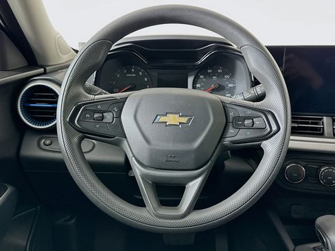 Used 2025 Chevrolet Trax LS image 17