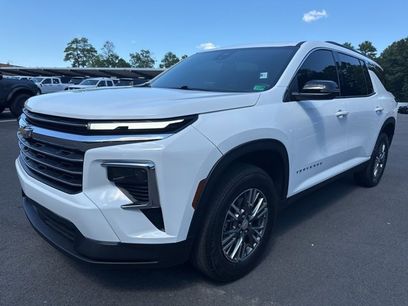 Used 2025 Chevrolet Traverse LT