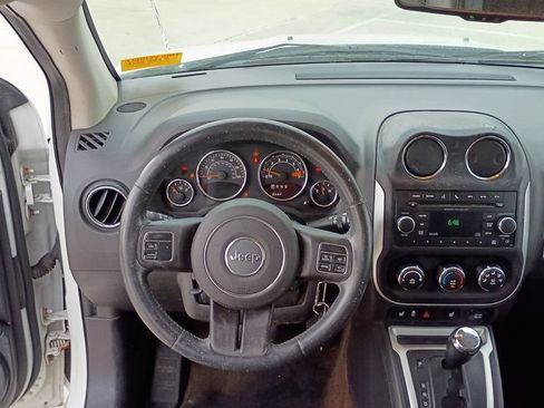 Used 2014 Jeep Compass Latitude FWD image 27