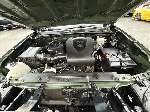 Used 2021 Toyota Tacoma TRD Off-Road image 38