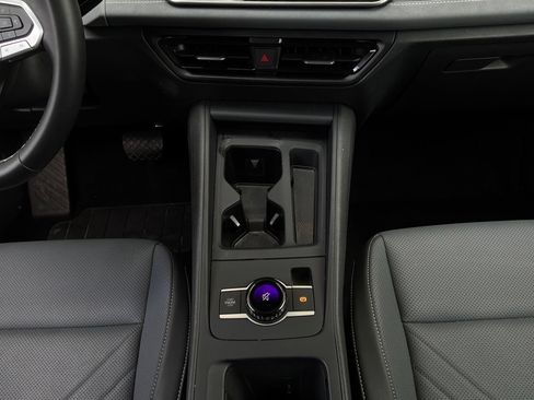 Used 2026 Volkswagen Tiguan SE FWD image 15