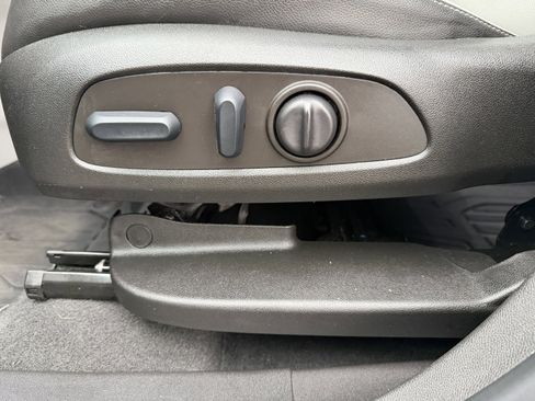 Used 2022 GMC Terrain SLT w/ Infotainment Package II image 25