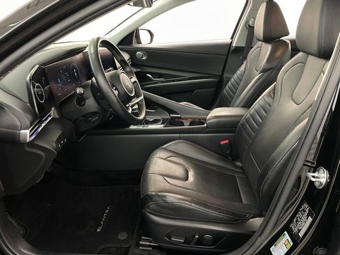 Used 2023 Hyundai Elantra Limited w/ Preferred Accessory Package FWD image 7