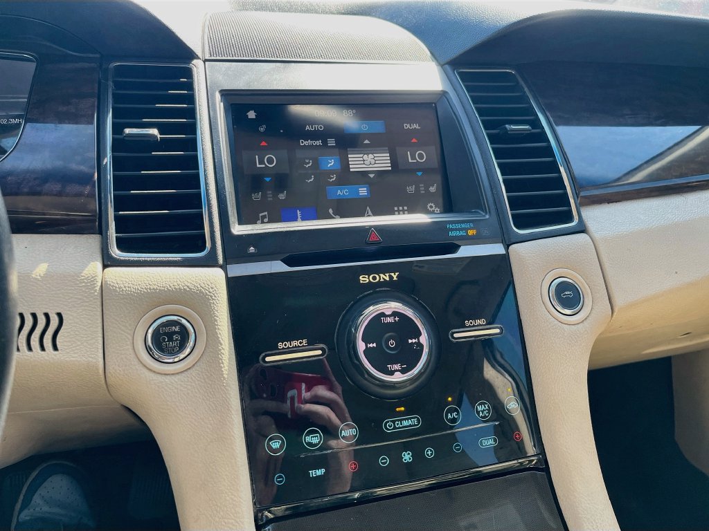 Used 2019 Ford Taurus Limited FWD image 16