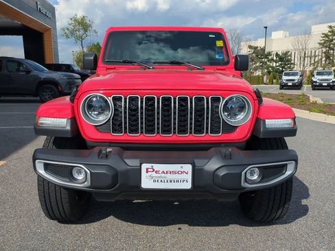 Used 2025 Jeep Wrangler Unlimited Sahara w/ Safety Group image 9