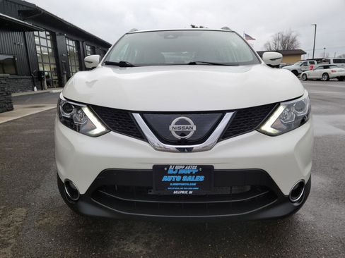 Used 2018 Nissan Rogue Sport SL w/ SL Premium Package image 2