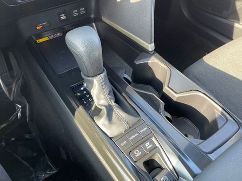 Used 2025 Toyota Camry LE image 40