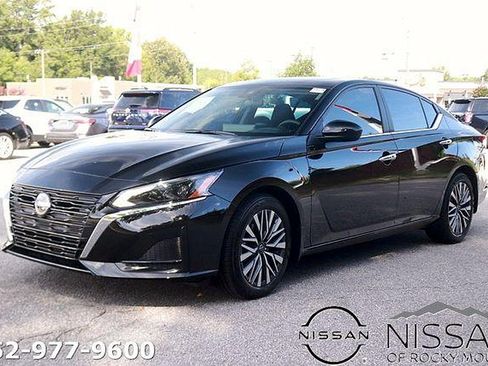 Certified 2025 Nissan Altima 2.5 SV w/ SV Premium Package FWD image 3