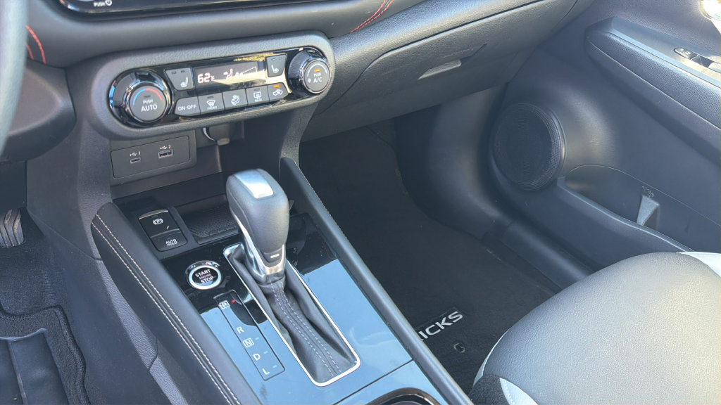 Used 2023 Nissan Kicks SR w/ SR Premium Package FWD image 28