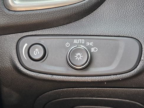 Used 2018 Chevrolet Trax LS FWD image 18