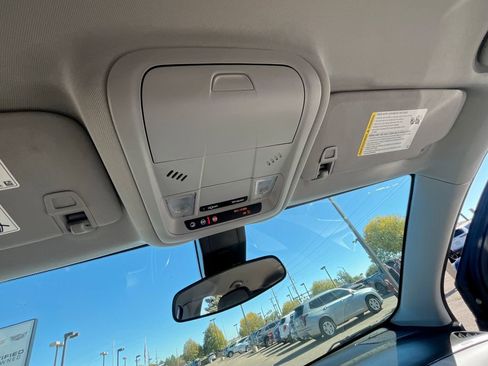 Used 2022 Chevrolet Equinox LT w/ Driver Convenience Package image 32