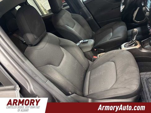 Used 2016 Jeep Renegade Latitude image 33