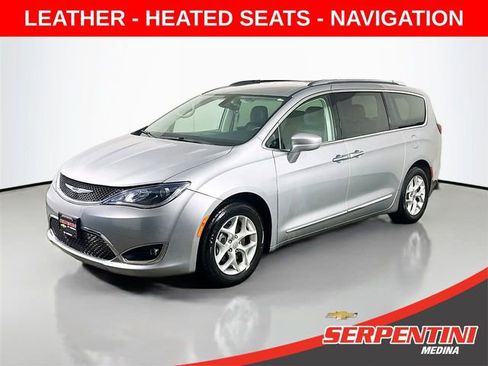 Used 2018 Chrysler Pacifica Touring-L Plus w/ Tire & Wheel Group image 1