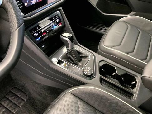 Used 2024 Volkswagen Tiguan SEL R-Line image 17