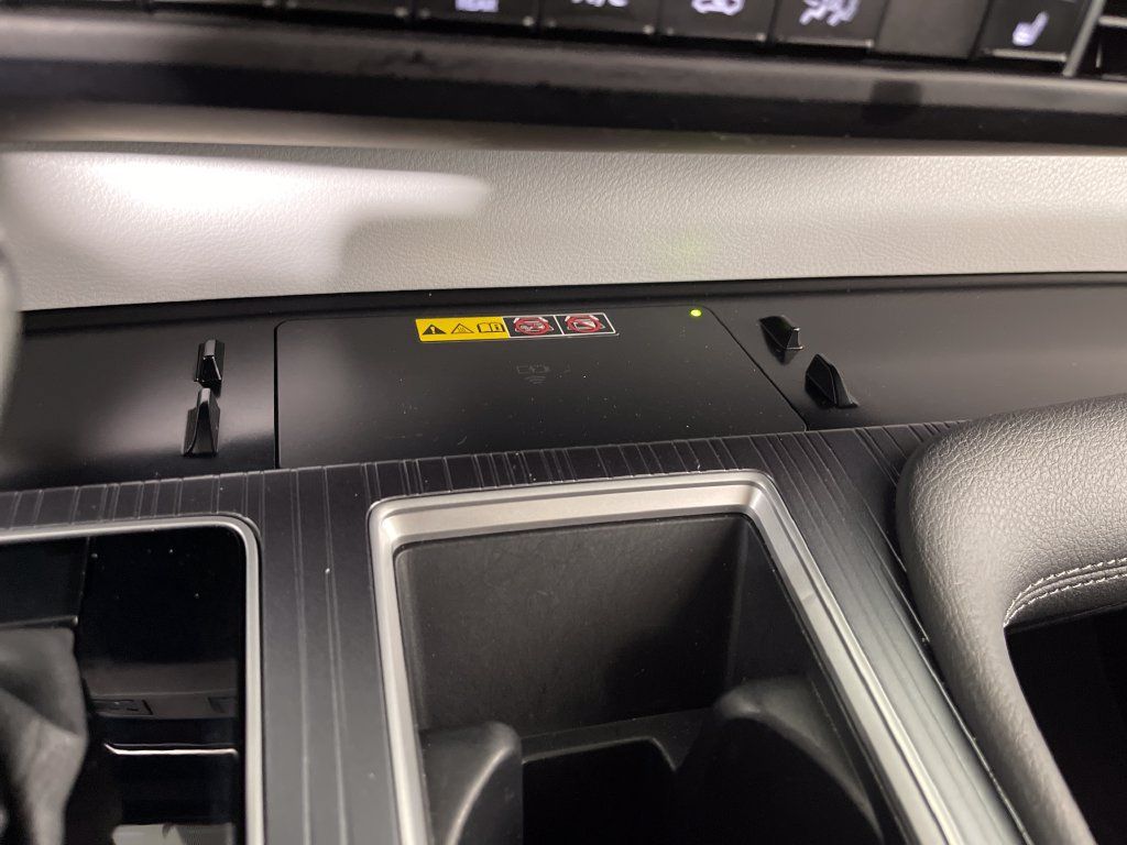 Certified 2025 Toyota Sienna XLE FWD image 30