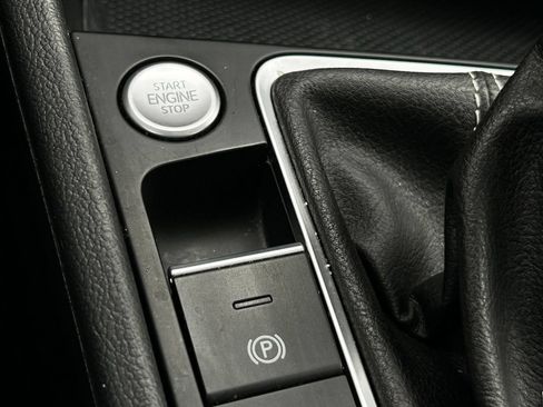 Used 2024 Volkswagen Jetta SE FWD image 17