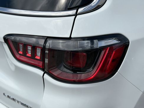 Used 2024 Jeep Compass Limited image 27