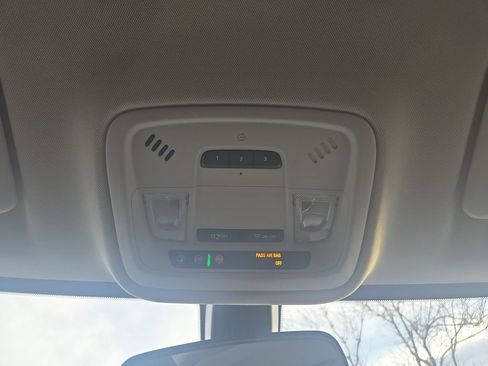 Used 2019 Chevrolet Traverse LT image 23