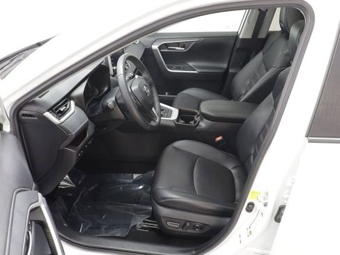 Used 2019 Toyota RAV4 Limited w/ Cold Weather Package AWD/4WD image 6