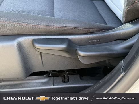 Used 2025 Chevrolet Trax RS w/ Sunroof Package FWD image 28