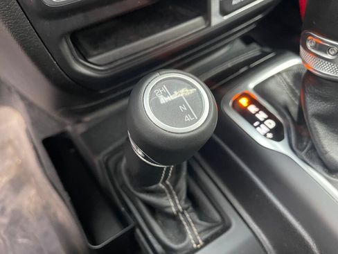 Used 2020 Jeep Gladiator Overland AWD/4WD image 15