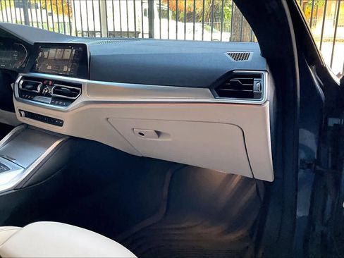 Used 2023 BMW 430i Convertible w/ M Sport Package image 17