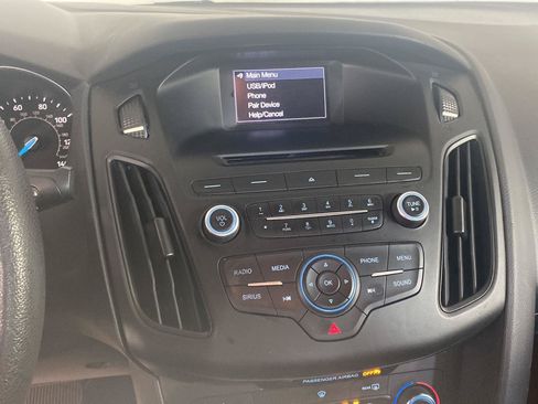 Used 2017 Ford Focus SE FWD image 21