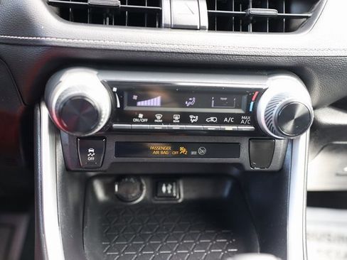 Used 2019 Toyota RAV4 LE image 22