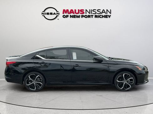 Certified 2025 Nissan Altima 2.5 SR FWD image 12
