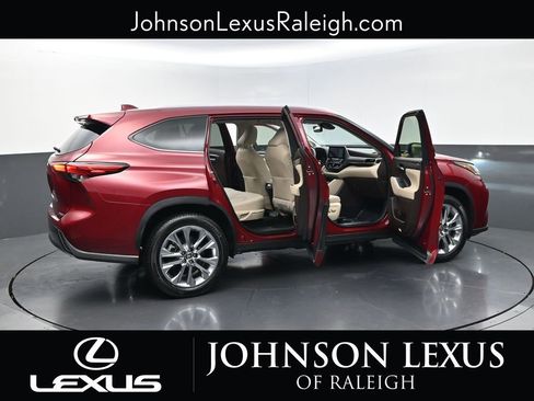 Used 2020 Toyota Highlander Limited FWD image 33
