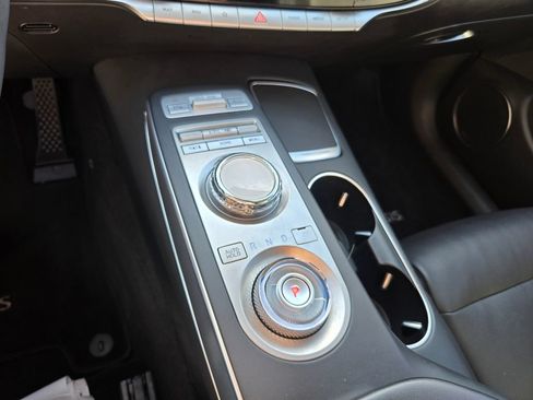 Used 2022 Genesis GV70 2.5T w/ Select Package AWD/4WD image 32