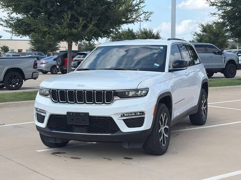 Used 2025 Jeep Grand Cherokee Limited RWD image 3