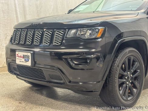 Used 2018 Jeep Grand Cherokee Altitude image 4