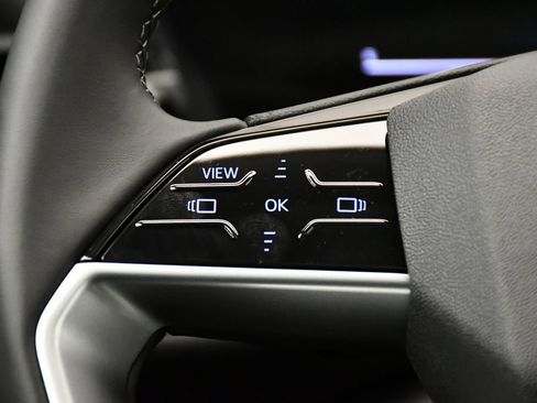 Used 2025 Audi Q5 Premium w/ Convenience Package image 24