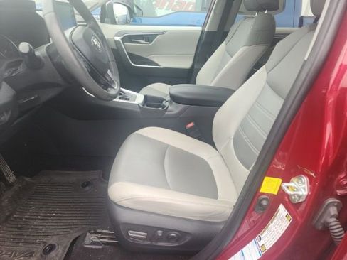 Used 2021 Toyota RAV4 XLE Premium AWD/4WD image 12