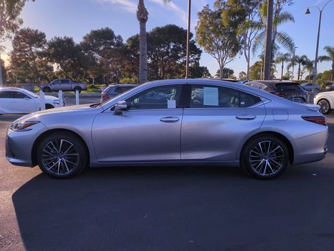 Certified 2024 Lexus ES 300h w/ Premium Package image 9