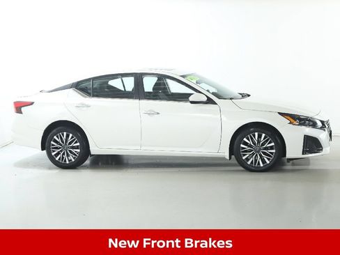 Certified 2023 Nissan Altima 2.5 SV w/ SV Premium Package AWD/4WD image 13