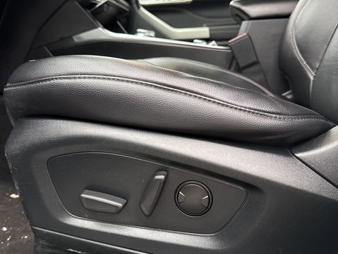 Used 2023 Ford Explorer Limited w/ Equipment Group 301A image 7