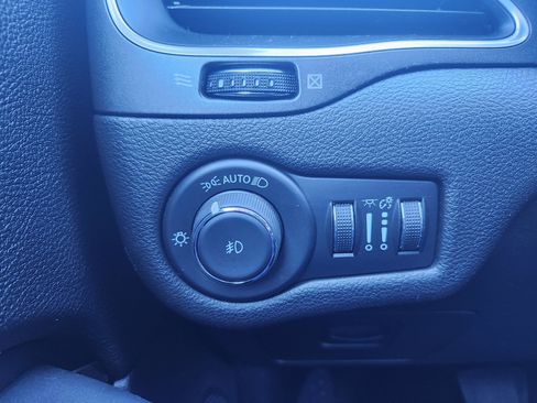 Used 2021 Jeep Cherokee Trailhawk AWD/4WD image 17