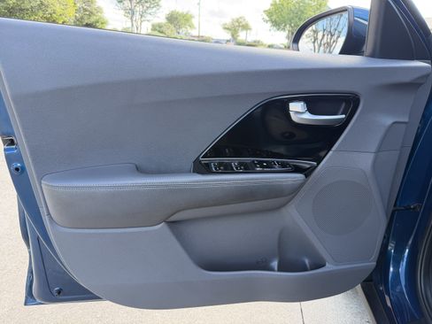 Used 2022 Kia Niro LXS FWD image 21