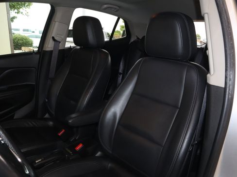 Used 2019 Buick Encore Essence AWD/4WD image 32