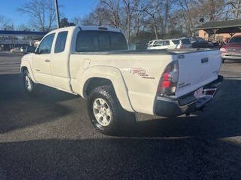 Used 2011 Toyota Tacoma PreRunner image 5