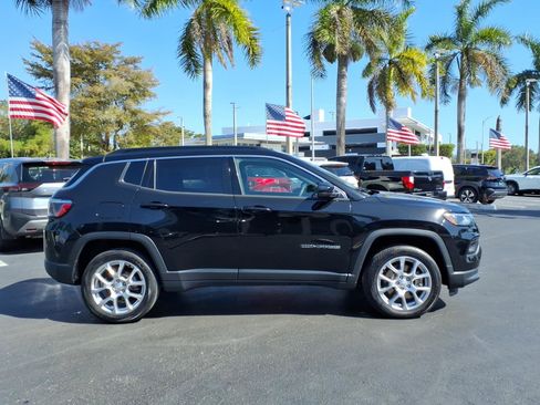 Used 2023 Jeep Compass Latitude image 8