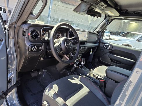 New 2026 Jeep Gladiator Rubicon w/ Steel Power Dome Hood Package AWD/4WD image 10