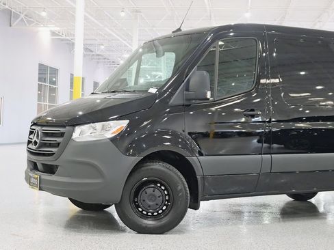 Used 2025 Mercedes-Benz Sprinter 2500 image 2