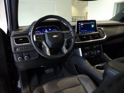 Used 2022 Chevrolet Tahoe LT w/ Luxury Package AWD/4WD image 18