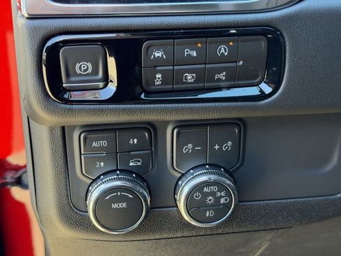 New 2026 GMC Yukon Elevation image 15