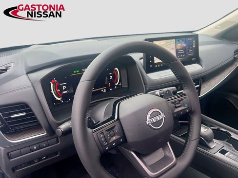 Used 2026 Nissan Rogue Platinum w/ Platinum Premium Package image 11